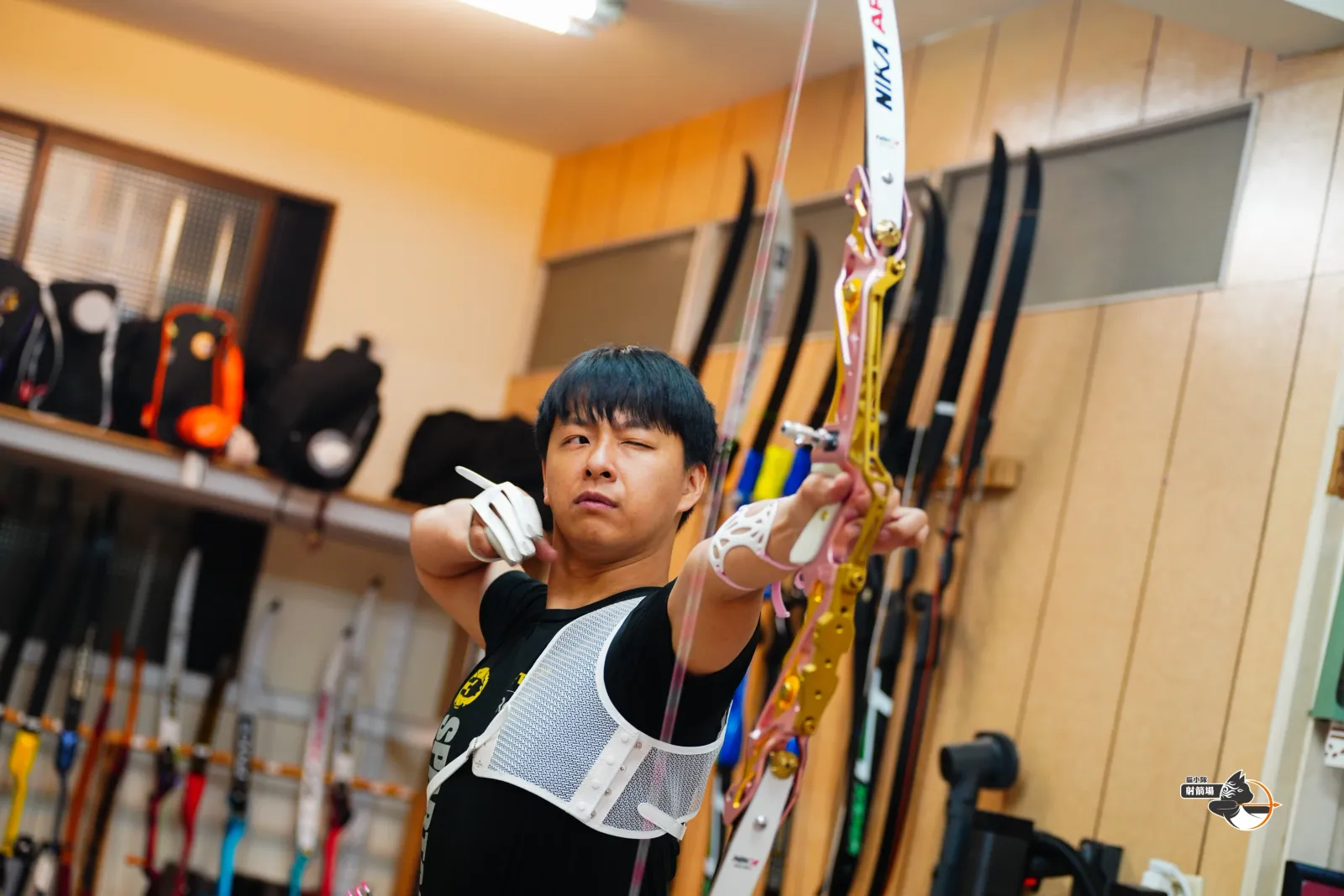 熟生學員在室內射道專注長期練習
